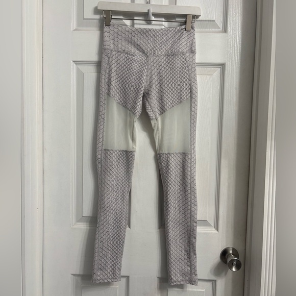 Varley Pants - Varley Hillcrest Stirrup Leggings Python Snake Print Mesh Panel Gray White Small